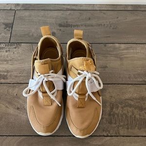 Nike gold shoes
